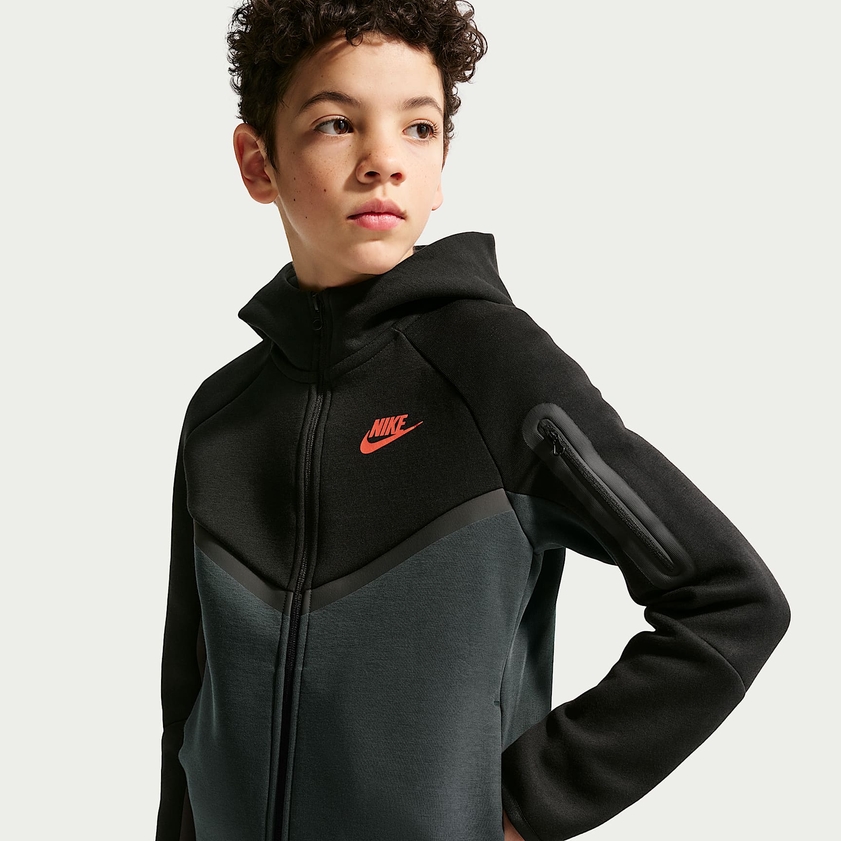 Nike Sportswear Tech Fleece Older Kids' Full-Zip Hoodie. Nike AU
